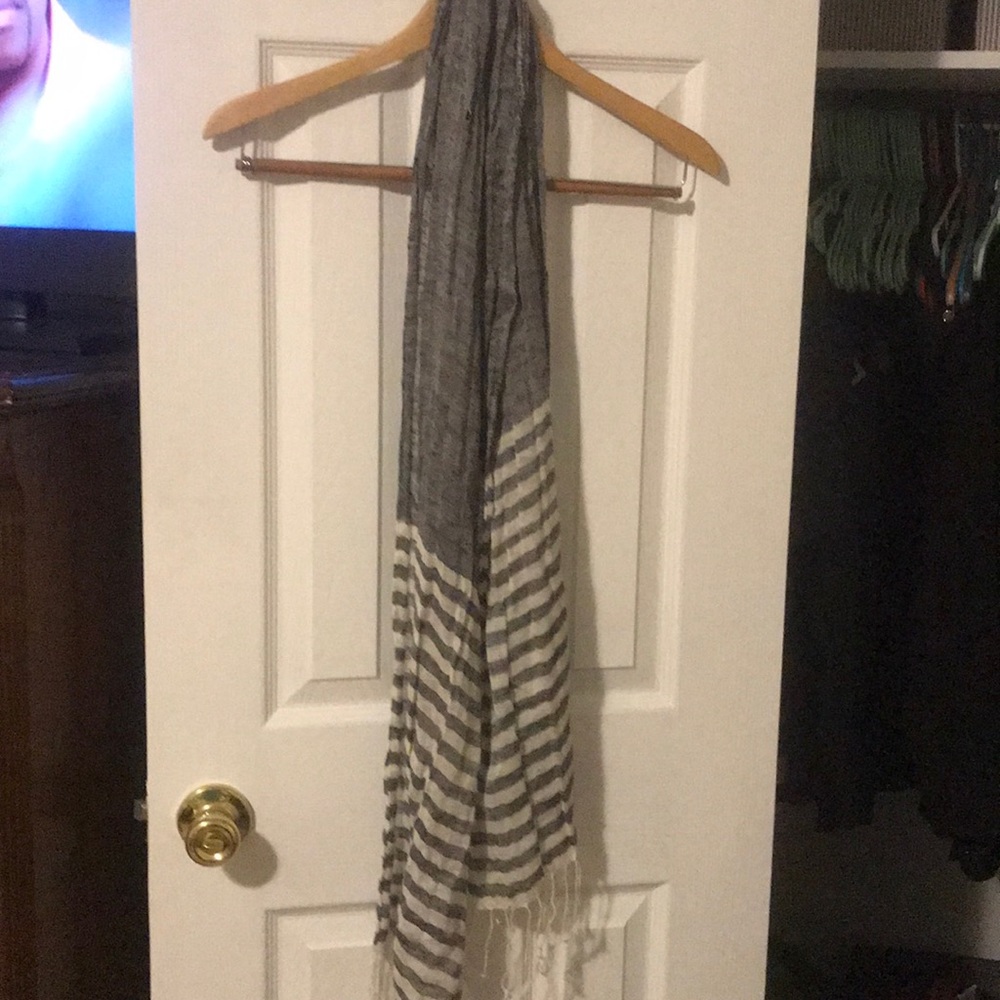 Women’s scarf